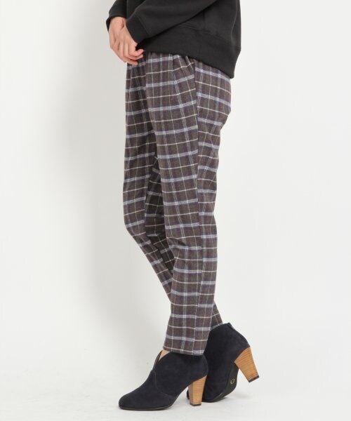 GLOBAL WORK（グローバルワーク）の「ストレッチェックタックパンツ（パンツ・レディース・グレー18/ネイビー88・Ｌ/Ｍ/Ｓ）」の3枚目の写真
