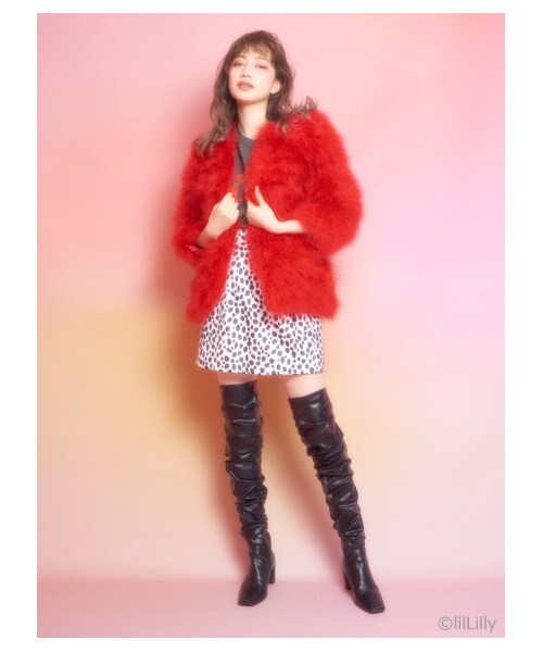 lilLilly(リルリリー)の「フェザーファーコート(ジャケット/アウター・レディース・RED/PINK/BEIGE・FREE)」の3枚目の写真