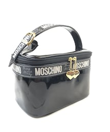 【MOSCHINO】モスキーノ ロゴ エナメル ハンドバッグ ブラック MOSCHINO】モスキーノ ロゴ エナメル ハンドバッグ ブラック