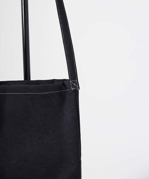 LIDNM(リドム)の「マイクロスエードショルダー【ブラック】(ショルダーバッグ・メンズ・ブラック・F)」の2枚目の写真