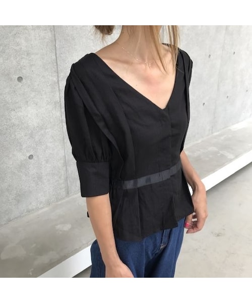 copine（コピン）の「【期間限定価格】Vネックパールボタンタックデザインブラウス(4color)【クリックポスト対象商品】（シャツ/ブラウス・レディース・その他）」の8枚目の写真