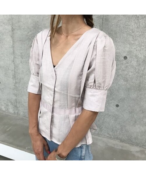 copine（コピン）の「【期間限定価格】Vネックパールボタンタックデザインブラウス(4color)【クリックポスト対象商品】（シャツ/ブラウス・レディース・その他）」の3枚目の写真