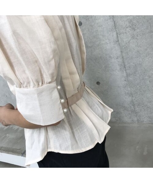 copine（コピン）の「【期間限定価格】Vネックパールボタンタックデザインブラウス(4color)【クリックポスト対象商品】（シャツ/ブラウス・レディース・その他）」の10枚目の写真
