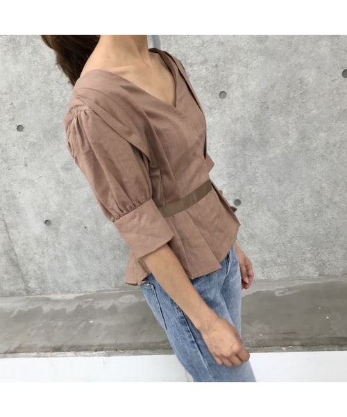 copine（コピン）の「【期間限定価格】Vネックパールボタンタックデザインブラウス(4color)【クリックポスト対象商品】（シャツ/ブラウス・レディース・その他）」の13枚目の写真