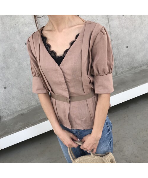 copine（コピン）の「【期間限定価格】Vネックパールボタンタックデザインブラウス(4color)【クリックポスト対象商品】（シャツ/ブラウス・レディース・その他）」の6枚目の写真