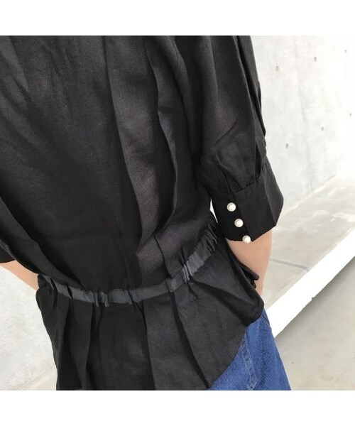 copine（コピン）の「【期間限定価格】Vネックパールボタンタックデザインブラウス(4color)【クリックポスト対象商品】（シャツ/ブラウス・レディース・その他）」の15枚目の写真