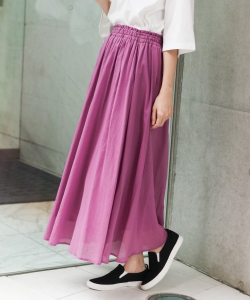 LOWRYS FARM（ローリーズファーム）の「コットンボイルギャザースカート（スカート・ベージュ/カーキ/パープル）」の3枚目の写真