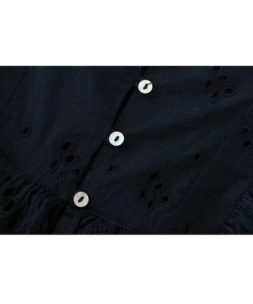ZARA(ザラ)の「刺繍フリルワンピース ノースリーブ Ⅴネック 黒(ワンピース・レディース・その他)」の5枚目の写真