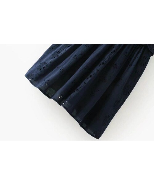 ZARA(ザラ)の「刺繍フリルワンピース ノースリーブ Ⅴネック 黒(ワンピース・レディース・その他)」の11枚目の写真