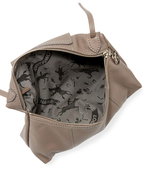 LONGCHAMP(ロンシャン)の「Longchamp Le Pliage Cuir Small Crossbody Bag(ショルダーバッグ・レディース・Black・One Size)」の3枚目の写真