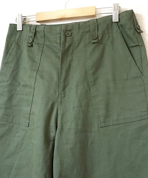 Tiffee SELECT（ティフィーセレクト）の「カットオフ裾ワイドシルエットベイカーズパンツ（その他パンツ・レディース・グリーン・F）」の2枚目の写真