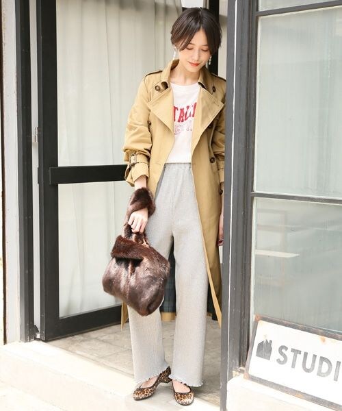 LOWRYS FARM（ローリーズファーム）の「★WEB先行予約アイテム★カットメローパンツ（パンツ・グレー）」の2枚目の写真