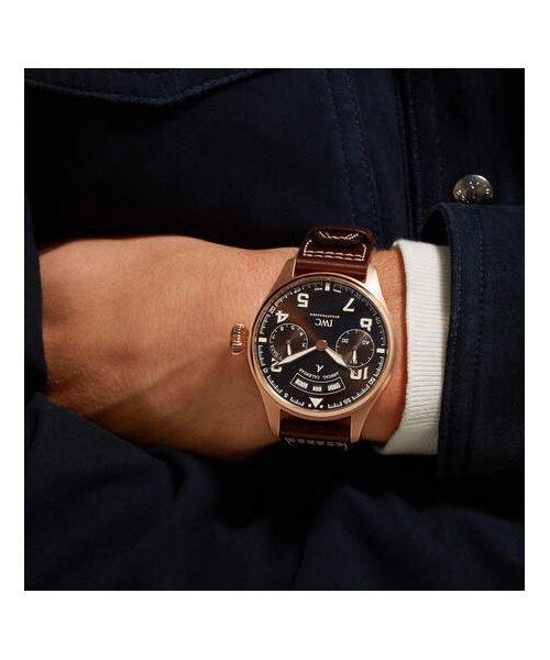 IWC(インターナショナルウォッチカンパニー)の「IWC SCHAFFHAUSEN Big Pilot's Antoine De Saint-Exupéry 46mm 18-Karat Red Gold And Leather Watch(アナログ腕時計・メンズ・Brown・One Size)」の2枚目の写真