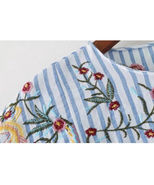 ZARA(ザラ)の「ストライプ刺繍タッセルブラウス フリンジ ZARA(ザラ)の「ストライプ刺繍タッセルブラウス フリンジ
