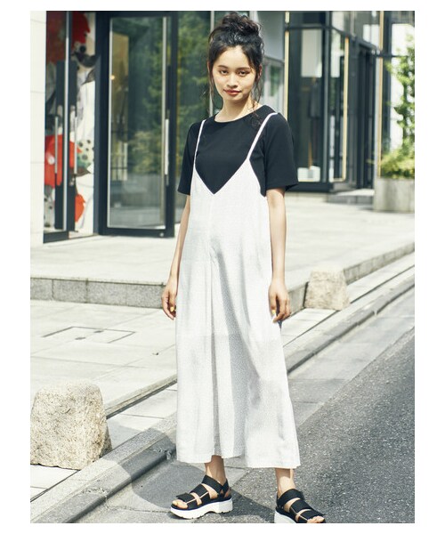 E hyphen world gallery（イーハイフンワールドギャラリー）の「・ドットワイドオールインワン（オールインワン・サロペット・オフホワイト/ブラック・F）」の4枚目の写真