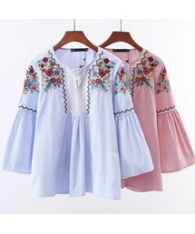 ZARA（ザラ）の「ストライプ刺繍ブラウス フレアスリーブ 赤 青