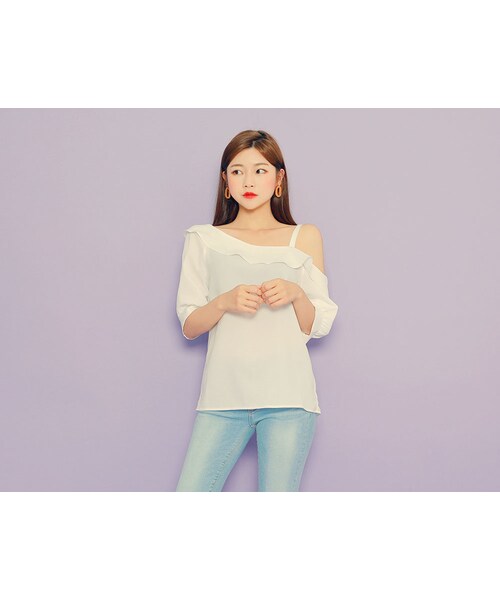 HOTPING（ホッピン）の「フリルポイントワンショルダーブラウス（シャツ/ブラウス・レディース・ダークピンク/ブラック/アイボリー・1(XS-S)/2(M-L)/3(L-XL)）」の2枚目の写真