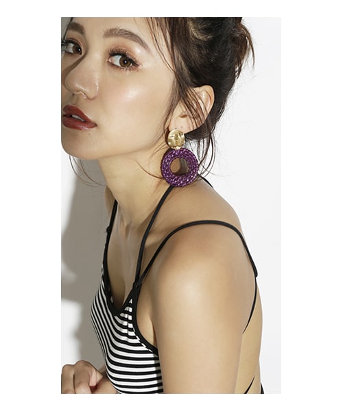 CHEER CLOSET（チアクローゼット）の「【佐々木彩乃】サークルピアス（ピアス（両耳用）・レディース・ベージュ/パープル・ONESIZE）」の2枚目の写真