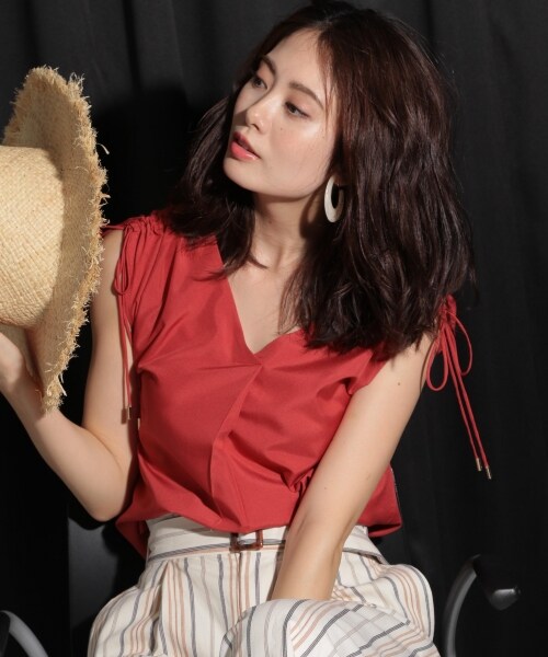 Andemiu(アンデミュウ)の「カタシャーリングブラウス(トップス・オフホワイト/オレンジ/ネイビー)」の2枚目の写真