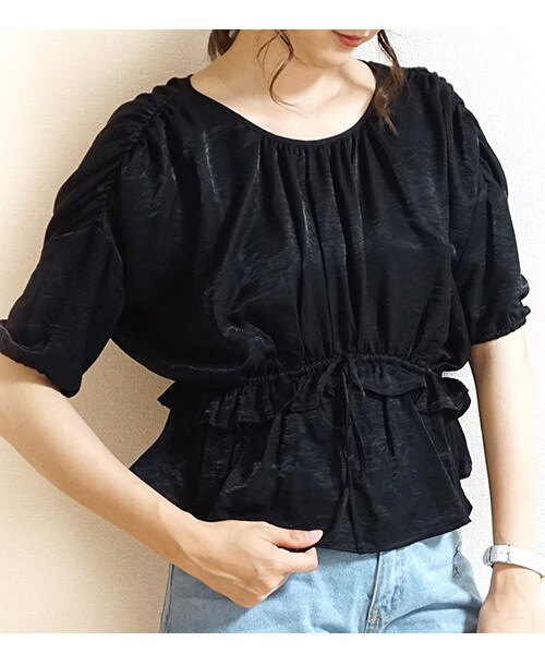 Tiffee SELECT（ティフィーセレクト）の「バックカシュクールドレープペプラムカットソ（シャツ/ブラウス・レディース・レッド/ブラック・F）」の2枚目の写真