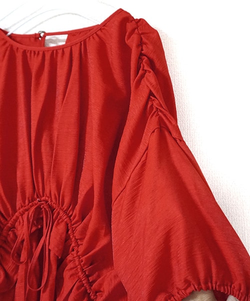 Tiffee SELECT（ティフィーセレクト）の「バックカシュクールドレープペプラムカットソ（シャツ/ブラウス・レディース・レッド/ブラック・F）」の7枚目の写真