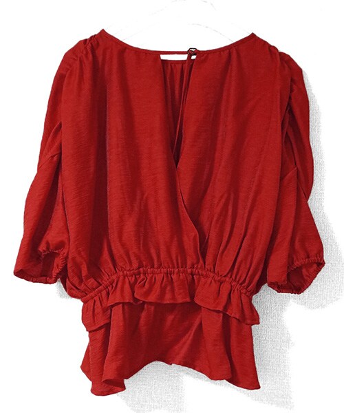 Tiffee SELECT（ティフィーセレクト）の「バックカシュクールドレープペプラムカットソ（シャツ/ブラウス・レディース・レッド/ブラック・F）」の8枚目の写真