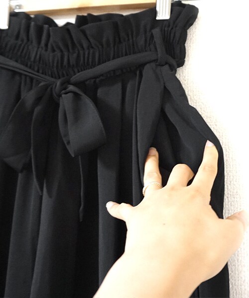 Tiffee SELECT（ティフィーセレクト）の「リボン付きウエストフリルてろんワイドパンツ（その他パンツ・レディース・ブラック・F）」の3枚目の写真