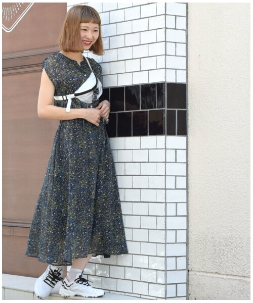 w closet（ダブルクローゼット）の「アソート柄シフォンノースリ