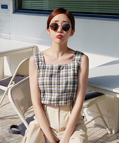 DHOLIC(ディーホリック)の「チェックスクエアネックスリーブレス(タンクトップ・レディース・ブルー/グリーン/レッド・FREE)」の1枚目の写真