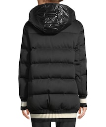 MONCLER（モンクレール）の「Moncler Harfang Puffer Coat w/ Contrast 
