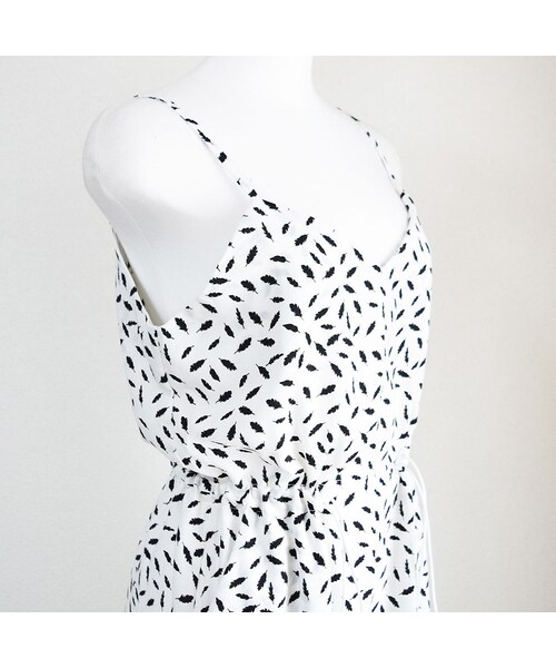 no brand（ノーブランド）の「【 MORE SALE 】フェザープリントロンパース（ワンピース・レディース・その他）」の6枚目の写真