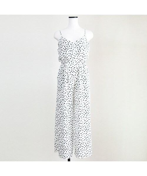 no brand（ノーブランド）の「【 MORE SALE 】フェザープリントロンパース（ワンピース・レディース・その他）」の4枚目の写真