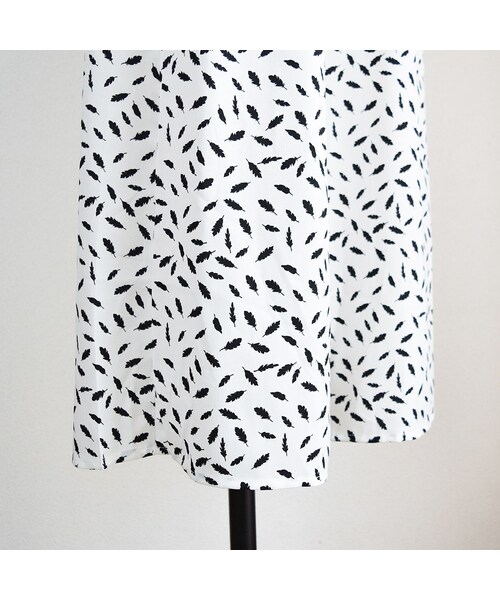 no brand（ノーブランド）の「【 MORE SALE 】フェザープリントロンパース（ワンピース・レディース・その他）」の8枚目の写真