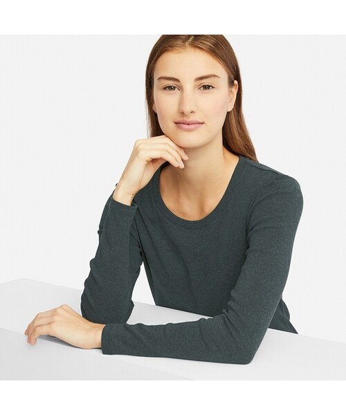 UNIQLO（ユニクロ）の「コンパクトコットンクルーネックT（長袖）（Tシャツ/カットソー・レディース・DARK GREEN 58/BLACK 09/PINK 10/YELLOW 47/BLUE 67/GRAY 03/WHITE 00/PINK 12/DARK GRAY 08/NAVY 69・S/XS/M/3XL/L/XXL/XL）」の4枚目の写真