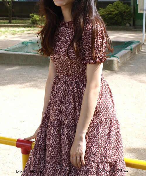 paravion（パラビオン）の「K/小花柄シャーリングティアードワンピース（ワンピース/ドレス・レディース・ブラック/ネイビー/レッド・ONE）」の4枚目の写真