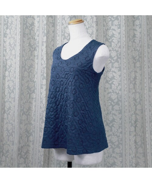 no brand（ノーブランド）の「【バッククロスシリーズ】立体水玉柄のノースリーブカットソー　(ブルー)　D51　【送料・代引き手数料無料】（Tシャツ/カットソー・レディース・その他）」の5枚目の写真