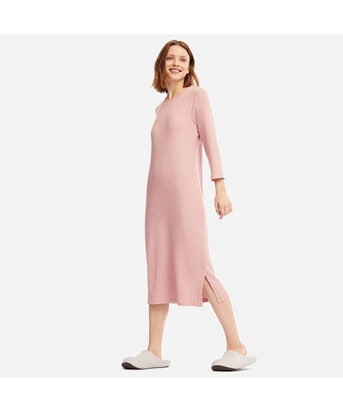 UNIQLO（ユニクロ）の「リラックスブラワンピース（ワッフル・7分袖）（ルームウェア/パジャマ・レディース・DARK GRAY 08/NATURAL 30/PINK 12・M/S/XXL/L/3XL/XS/XL）」の3枚目の写真