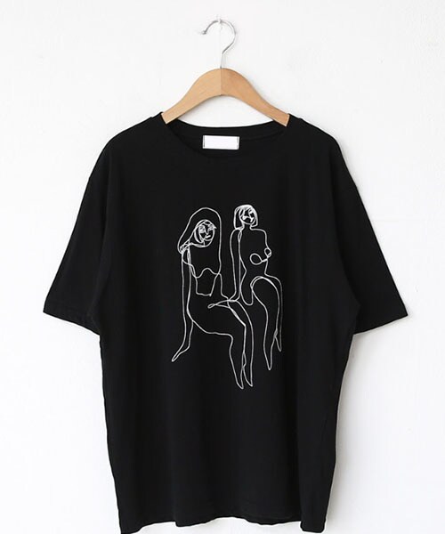 DHOLIC（ディーホリック）の「ユニークウーマンプリントTシャツ（Tシャツ/カットソー・レディース・グレー/ホワイト/ブラック/ベージュ・FREE）」の3枚目の写真