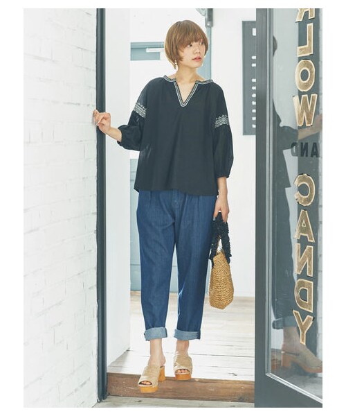 earth music&ecology（アースミュージックアンドエコロジー）の「・デニムバルーンパンツ（パンツ・ライトインディゴ/ダークインディゴ・S/M/L）」の7枚目の写真