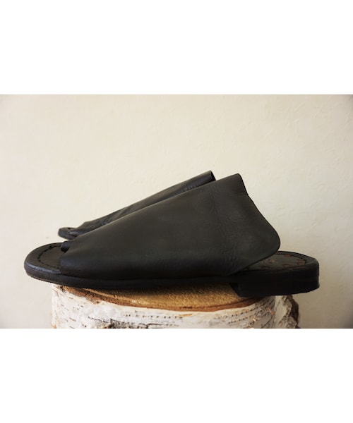 ポルタユ　レザーサンダル　Portaille トングサンダル Portaille（ポルタユ）の「portaille トングサンダル（サンダル）」 - WEAR