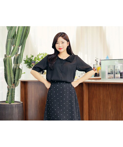 HOTPING（ホッピン）の「フェミニンパンチングレースカラーブラウス（シャツ/ブラウス・レディース・ホワイト/ベージュ/ブラック・1(XS-S)/2(M-L)/3(L-XL)）」の2枚目の写真