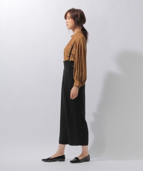 laboratory work(ラボラトリーワーク)の「スリムサス付きワイドパンツ(パンツ・ブラック/ベージュ)」の6枚目の写真