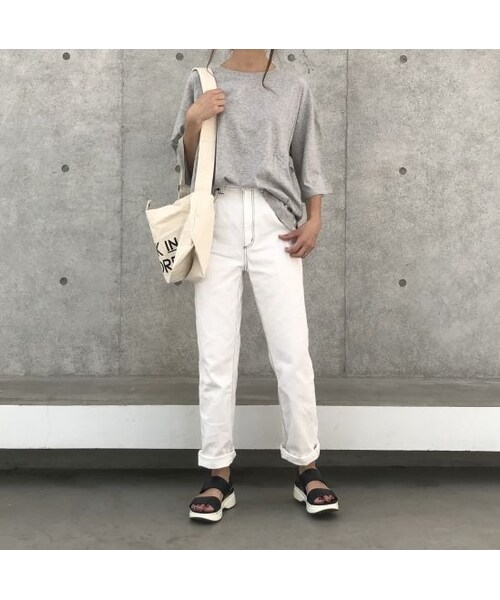 copine（コピン）の「裾スリットボーイフレンドビッグTシャツ(3color)【クリックポスト対象商品】（Tシャツ/カットソー・レディース・その他）」の2枚目の写真