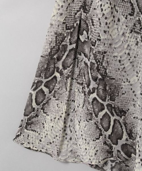 JEANASIS（ジーナシス）の「ムジガラマキシスカート（スカート・パイソン()/レオパード()）」の6枚目の写真