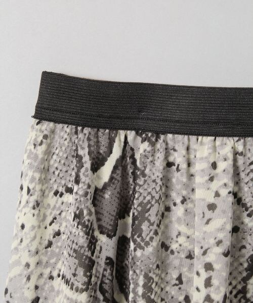 JEANASIS（ジーナシス）の「ムジガラマキシスカート（スカート・パイソン()/レオパード()）」の5枚目の写真