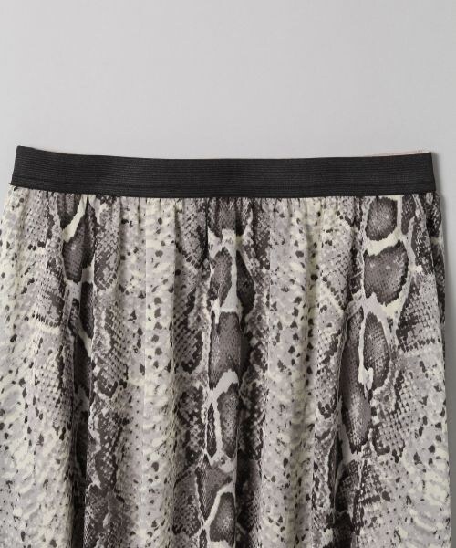 JEANASIS（ジーナシス）の「ムジガラマキシスカート（スカート・パイソン()/レオパード()）」の4枚目の写真