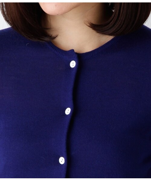 ADAM ET ROPE'(アダムエロペ)の「12Gコンパクトカーディガン(カーデ/アンサンブル/ベスト・レディース・レッド/ブルー/チャコール・38)」の7枚目の写真