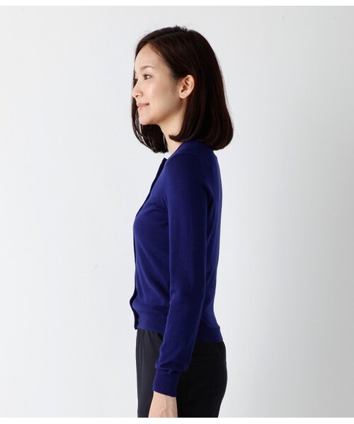 ADAM ET ROPE'(アダムエロペ)の「12Gコンパクトカーディガン(カーデ/アンサンブル/ベスト・レディース・レッド/ブルー/チャコール・38)」の5枚目の写真