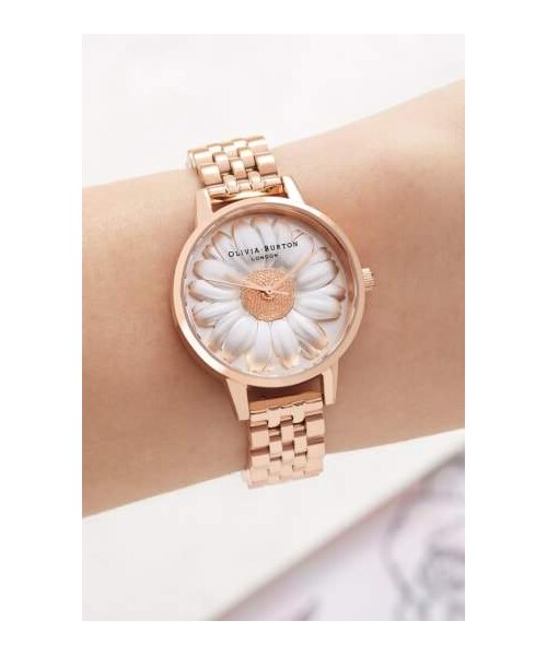 OLIVIA BURTON(オリビアバートン)の「OLIVIA BURTON 3D Daisy Bracelet Watch, 30mm(アナログ腕時計・レディース・Metallic・One Size)」の4枚目の写真