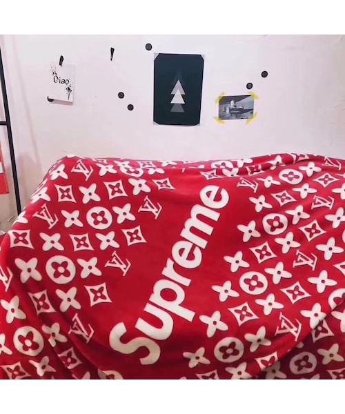 Supreme ロゴ入り レッド ブランケット シュプリーム Supreme （シュプリーム）の「【翌日発送】Supreme(シュプリーム